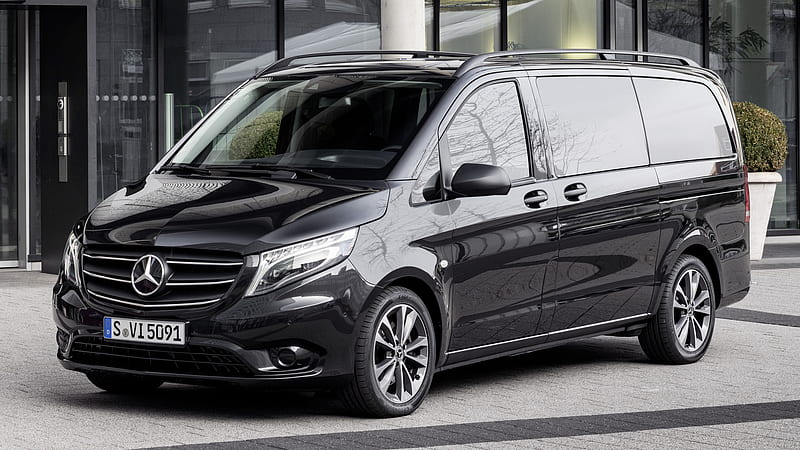 Black Mercedes, Vito, front view, 7 seater